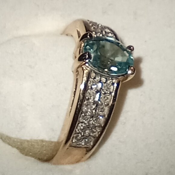 10Kt Yellow Gold Blue Zircon & Diamond Ring - Picture 2 of 5